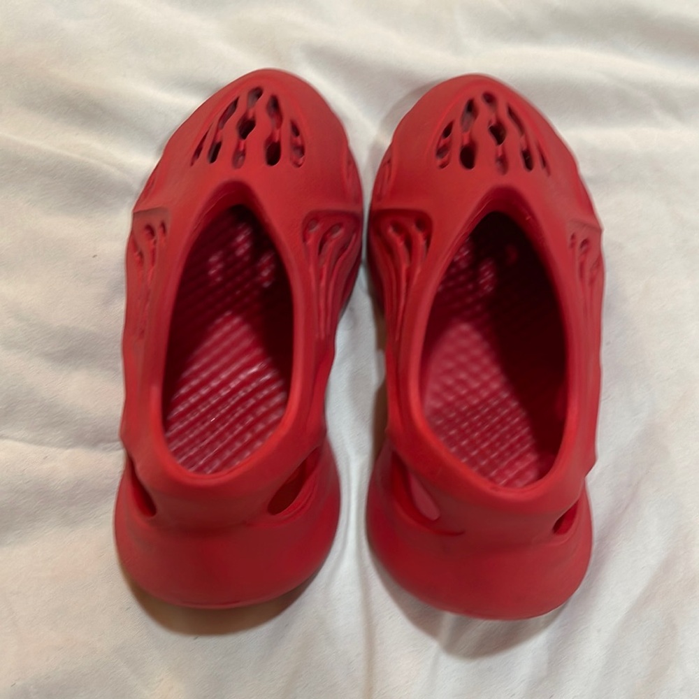 Yeezy Kids Foam Runner-Unisex❗️ - Picture 2 of 6
